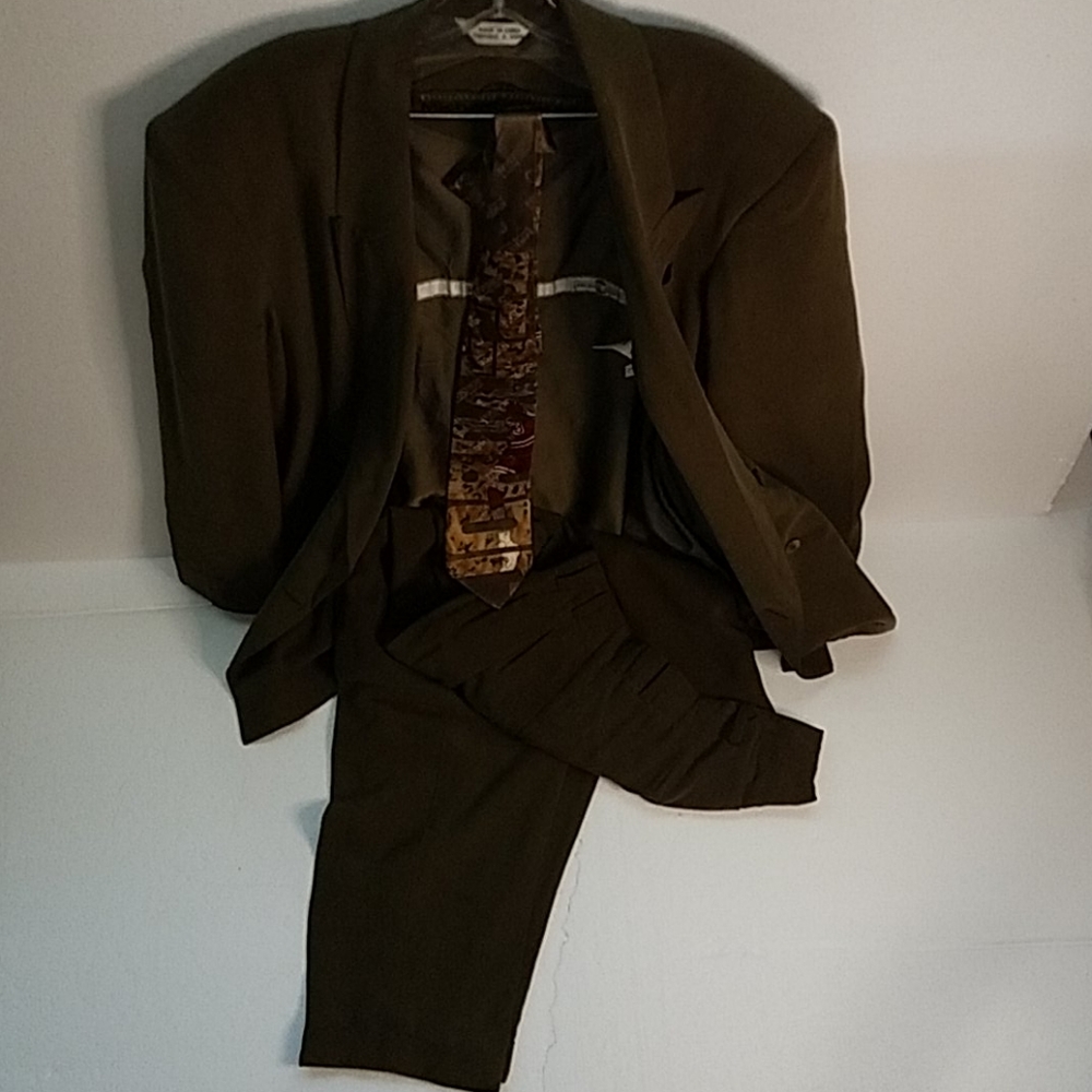 Micheal Jordan suit & tie